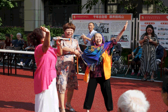 1568605755.gif 640 (4).gif