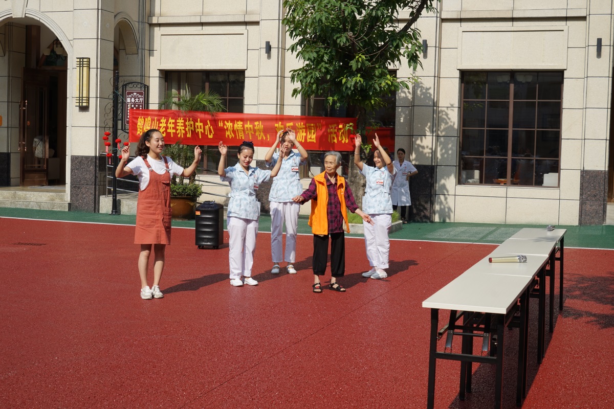 1568605810.jpg 手語舞:你笑起來真好看.JPG